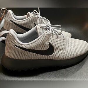 Nike White and Black Men's Shoes